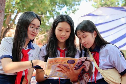Đồng hành cùng con vào lớp 10
