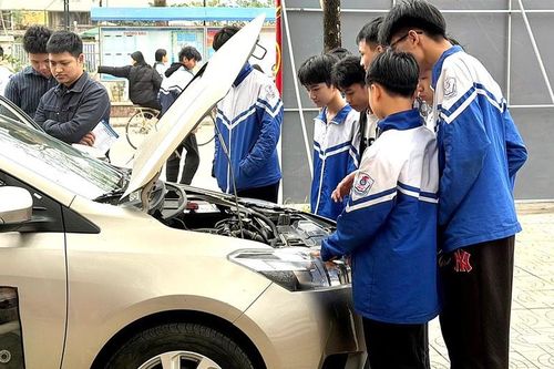 Chọn trung học nghề hay lớp 10 công lập: Đâu là 'lối đi riêng' cho Gen Alpha?