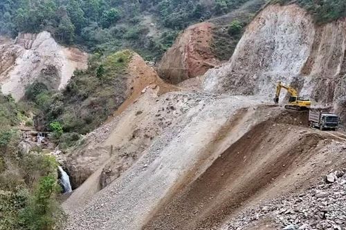 Sạt lở làm 2 công nhân tử vong khi đang thi công đường nối IC15 cao tốc Nội Bài - Lào Cai