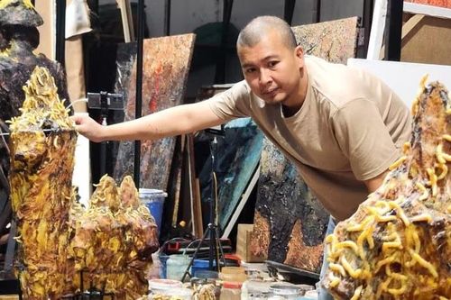 'Tằm' - hành trình 10 năm Lê Hữu Hiếu đưa văn hóa Việt ra thế giới