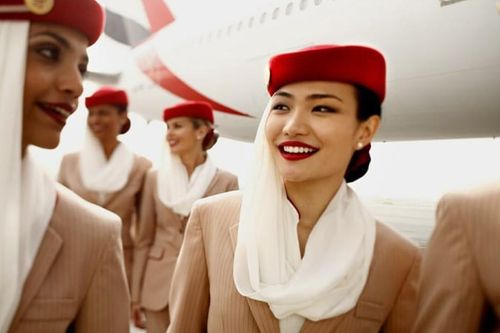 Vì sao tiếp viên hàng không lại phải quy định chiều cao 1,6 m trở lên đối với nữ?