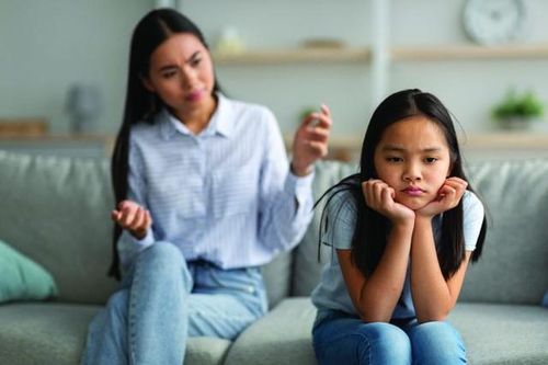 Cha mẹ cần làm gì khi con thu mình ở tuổi dậy thì?