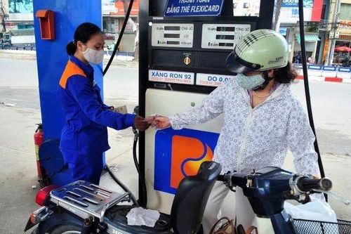 Thu ngân sách giảm khoảng 7.200 tỷ đồng để bình ổn giá xăng dầu