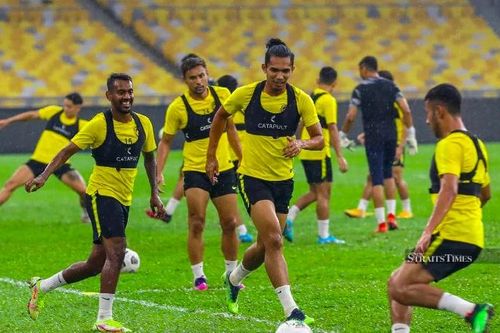 New Straits Times: 'Đừng nhập tịch thêm chỉ để đánh bại Việt Nam'