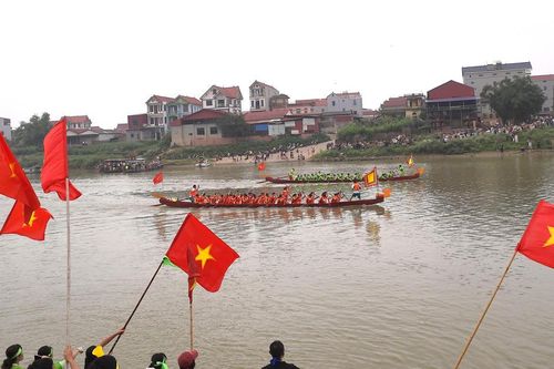 Kịch tính cuộc thi bơi chải trên sông Cầu