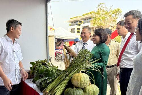 Sản vật miền núi Trà Leng, Hiệp Đức hút khách tại Lễ hội Cầu ngư biển Đà Nẵng