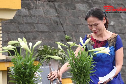 Gần 1.500 ngày viết nhật ký gửi chồng và buổi tảo mộ đặc biệt