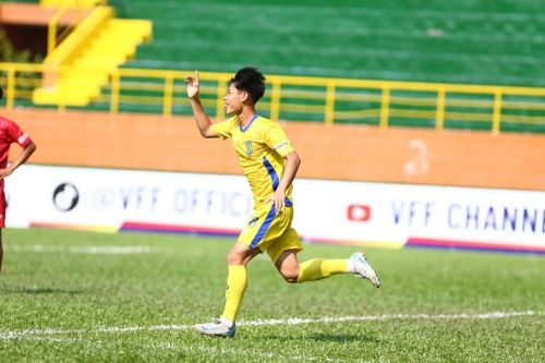 SLNA vào tứ kết U15 Quốc gia