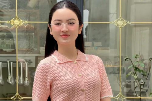 Vợ Quang Hải lại gây tranh cãi