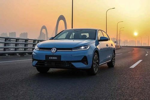 Volkswagen Sagitar S từ 279 triệu đồng - sedan giá rẻ trang bị 'xịn sò'