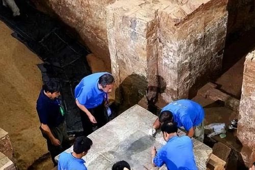 Bí ẩn hài cốt bốn đứa trẻ trong bốn góc lăng mộ cổ