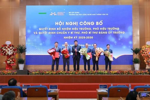 Trao Quyết định bổ nhiệm lãnh đạo Trường Đại học Công nghệ Giao thông vận tải