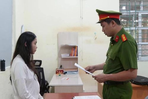 Người phụ nữ cầm đầu đường dây livestream nội dung kích dục bị bắt