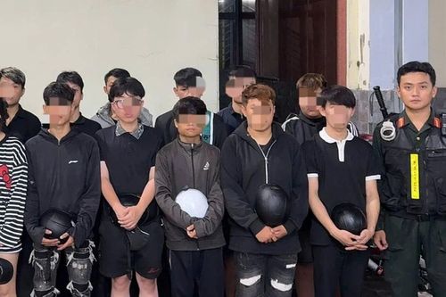 Gần 100 cán bộ công an Đà Nẵng tuần tra xuyên đêm, phát hiện hàng loạt vi phạm tội phạm đường phố