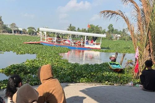 Nỗ lực tìm kiếm hai trẻ nhỏ đuối nước trên sông Vàm Cỏ Tây