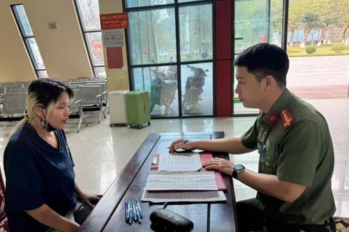 Tiếp nhận 8 công dân xuất cảnh trái phép do phía Trung Quốc trao trả