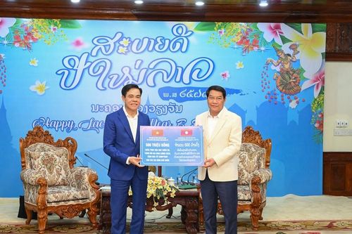 Chủ tịch UBND tỉnh Nghệ An chúc Tết cổ truyền Bunpimay Thủ đô Viêng Chăn