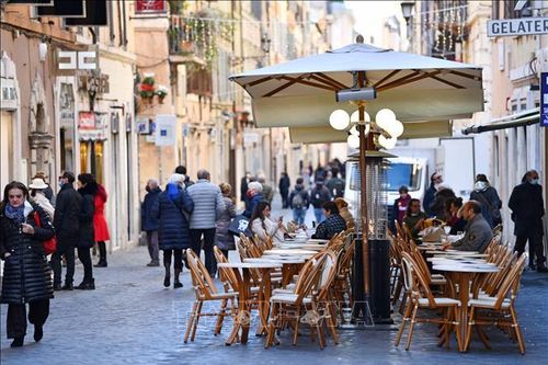 Rome siết chặt quản lý vỉa hè