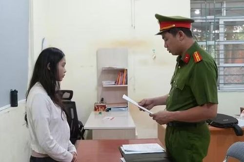 Bắt người phụ nữ cầm đầu đường dây livestream nội dung nhạy cảm