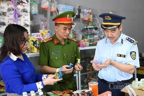 Hà Tĩnh: Ngăn chặn thực phẩm bẩn trước cổng các trường học
