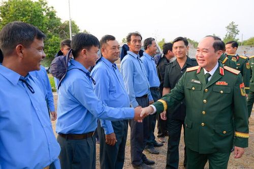 Thiếu tướng Nguyễn Văn Ngành thăm, động viên cán bộ, chiến sĩ Đội K92 làm nhiệm vụ tại Campuchia