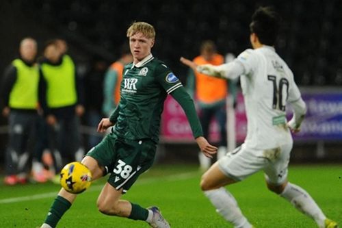 MU săn đón trung vệ 19 tuổi Tom Atcheson: Toan tính sửa sai thương vụ Adam Wharton