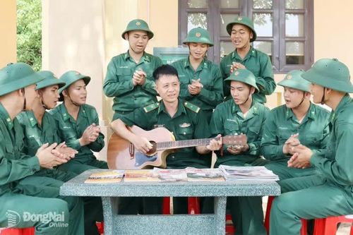 Người lính biên phòng đam mê thơ, nhạc