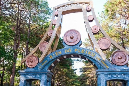 Một ngày với 'Ðôi mắt Pleiku'