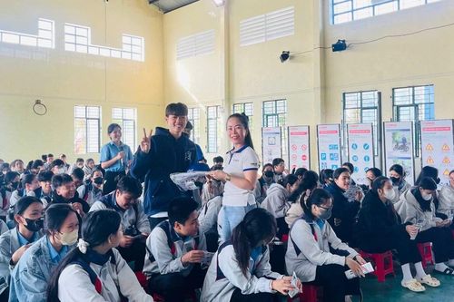 Tập huấn an toàn giao thông cho học sinh Trường THPT Nguyễn Trãi