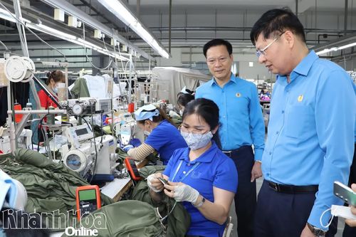 Tuyên truyền, giáo dục chính trị, tư tưởng, pháp luật cho công nhân: Yêu cầu cấp thiết trong giai đoạn mới
