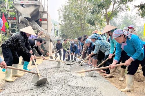 Xã Cốc San phát động ra quân làm đường giao thông nông thôn