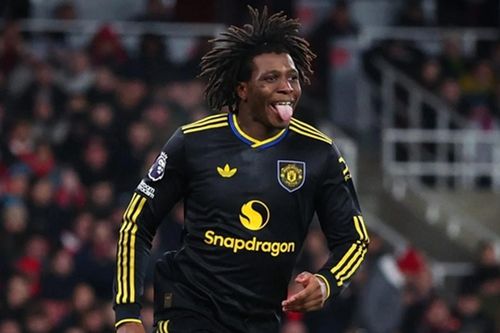 Patrick Dorgu trở lại Carrington: Cú hích chiến thuật cho Man Utd trong cuộc đua Champions League