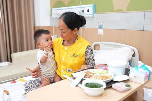 Bữa ăn miễn phí - 'Liều thuốc' từ tấm lòng
