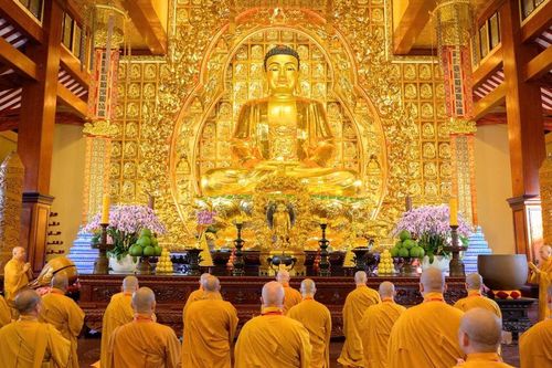 Trang nghiêm khóa lễ Tam bảo trước phiên chính thức Đại hội Phật giáo TP.HCM lần thứ I