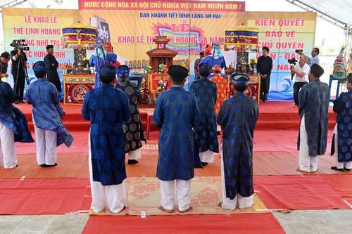 Quảng Ngãi: Lễ khao lề thế lính Hoàng Sa ở Lý Sơn - Tri ân những hùng binh năm xưa