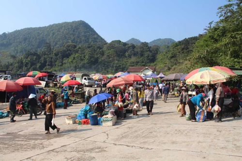 Nghệ An: Độc đáo chợ phiên Đoàn Kết biên giới Việt - Lào
