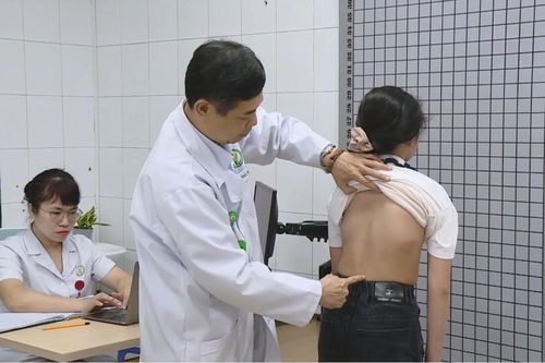 Phát hiện vẹo cột sống muộn giảm chất lượng điều trị