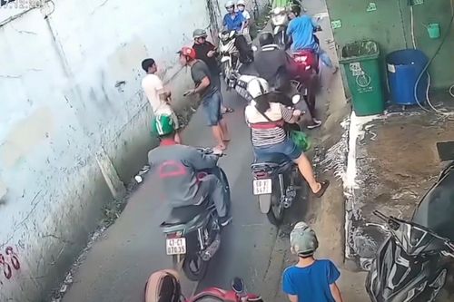 Xác minh vụ thanh niên hành hung người can ngăn sau va chạm giao thông
