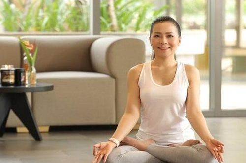 5 cách kết hợp yoga vào ngày làm việc bận rộn để tái tạo năng lượng
