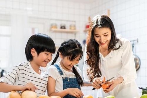 Xây dựng thực đơn cho trẻ tại gia đình: Bữa ăn hàng ngày cần có đủ 4 nhóm thực phẩm