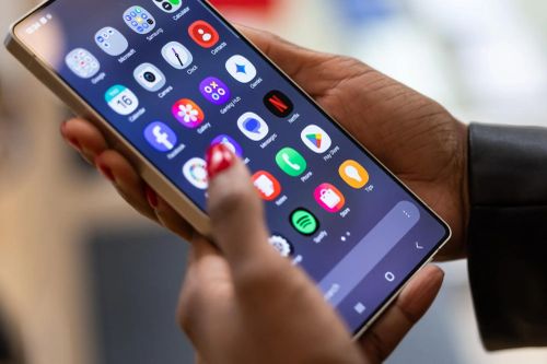 Samsung khéo léo lách 'bão giá'