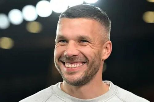 Podolski gây chú ý
