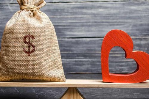 Khi tình yêu và tiền bạc đối đầu