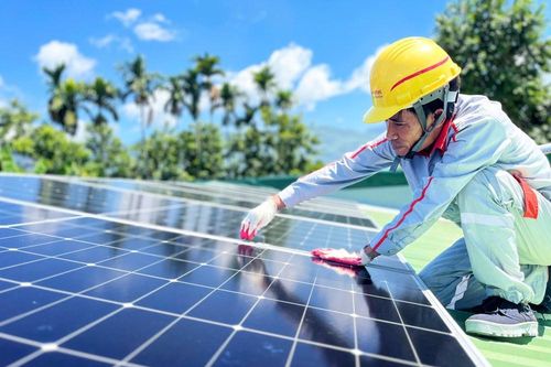 Quảng Ngãi tăng cường tiết kiệm điện, thúc đẩy phát triển điện mặt trời mái nhà