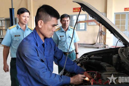 Sư đoàn 375 đánh giá kỹ năng nghề của nhân viên kỹ thuật