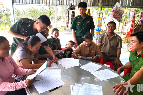 Tăng cường tuyên truyền chống buôn lậu xăng dầu khu vực biên giới