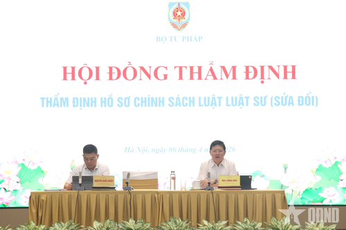 Đề xuất bổ sung tiêu chuẩn 'có bản lĩnh chính trị vững vàng' đối với luật sư