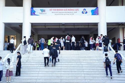 Hơn 137.000 thí sinh thi đánh giá năng lực để tranh suất vào đại học