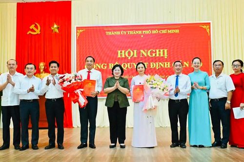Phó Bí thư Thành ủy TPHCM Văn Thị Bạch Tuyết trao quyết định nhân sự