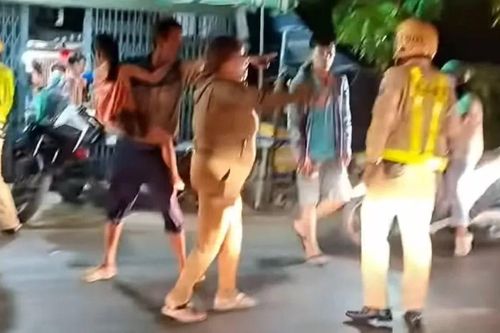 TPHCM: Xác minh làm rõ nhóm người cản trở, chống đối cảnh sát giao thông